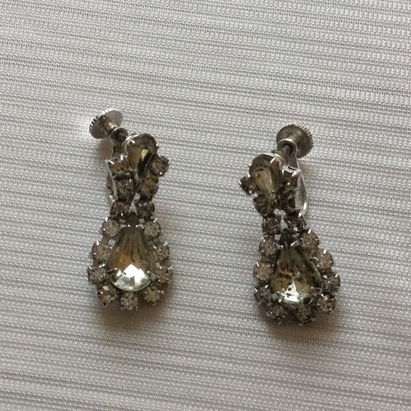 Vintage 1940s Rhinestone Necklace and Earrings - Picture 5 of 12